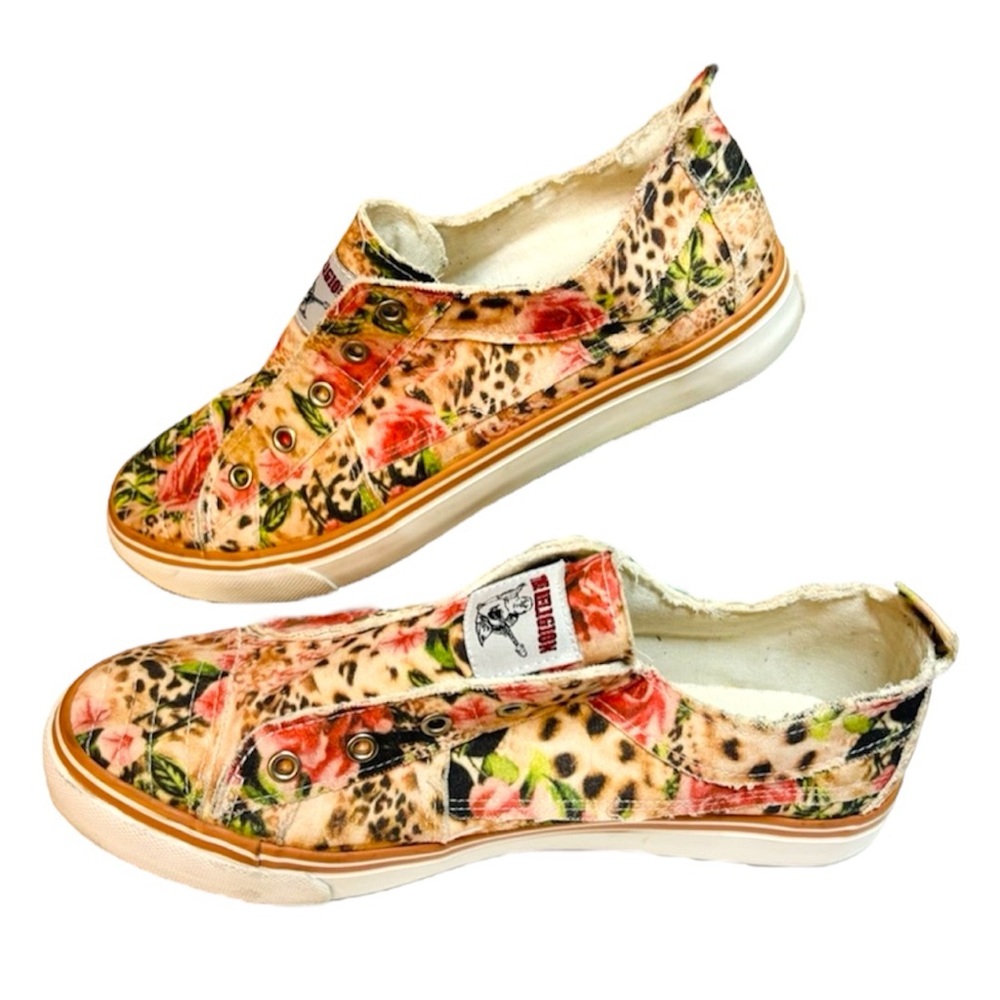 True Religion Sneakers Pink Floral Size 11 /41